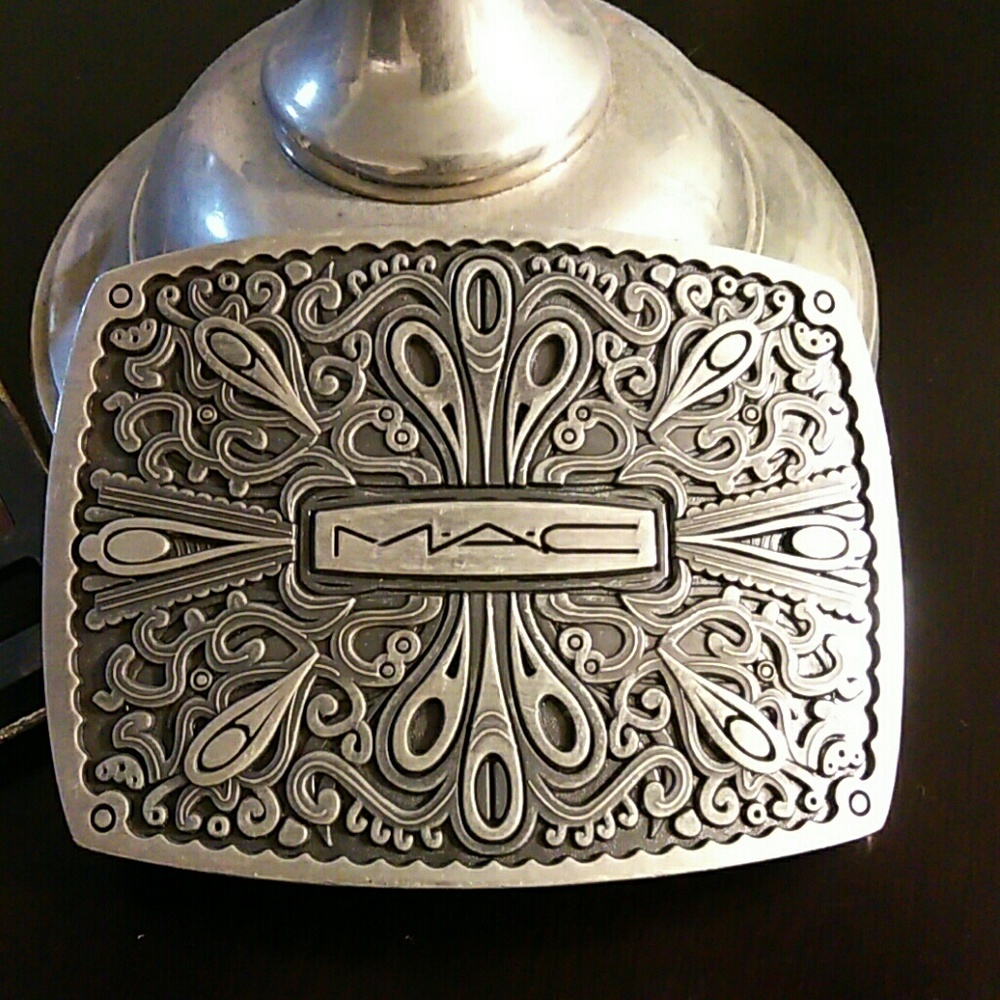 Mac belt buckle